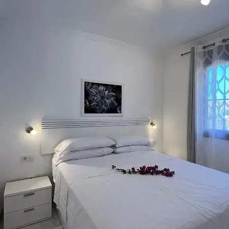 Splendid Star Tenerife Jacuzzi Pool فيلة